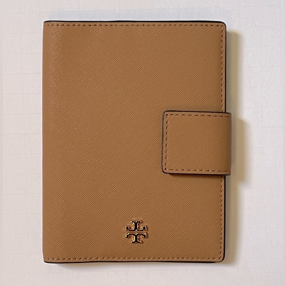 Tory Burch Bags Tory Burch Emerson Snap Passport Holder New Without